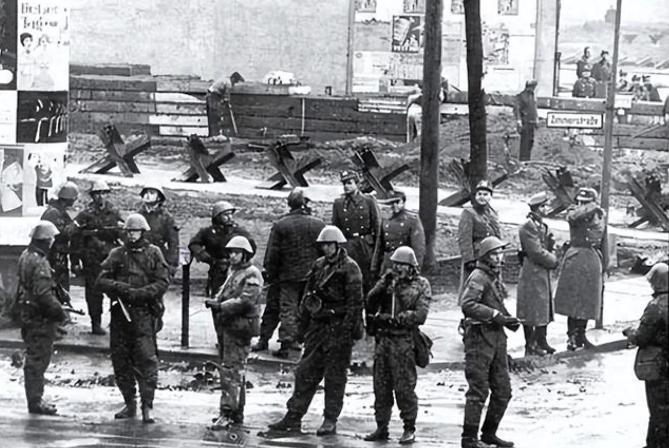 美苏第一次正面交锋：1948年柏林危机1948年夏天，柏林城里最烫手的是一纸货