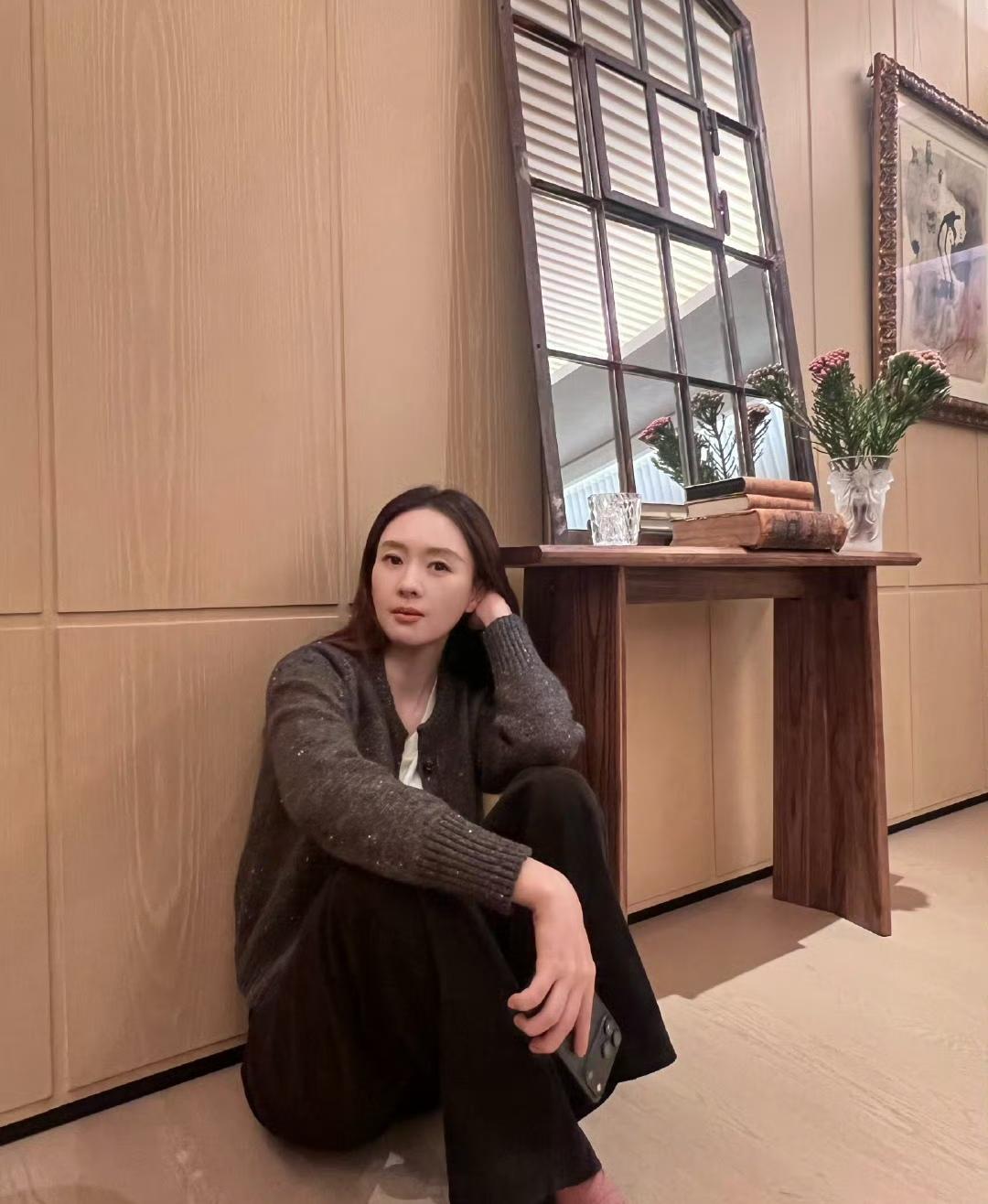 呵呵，想不到童瑶还挺幽默的……10月14日，童瑶在个人账号发了两张照片，配文