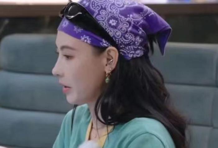 近日，宁静在访谈节目中自曝生完孩子后体质大不如前。宁静表示，未生育前自己是“铁