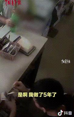 “破防了！”广州三名小男孩到超市购物，得知老板经营不善即将闭店，便凑出10.5元