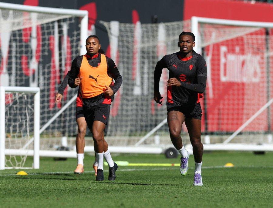 【预测首发】基本确认明天恩昆库搭档莱奥首发，普利西奇作为后手替补。中场拉比奥