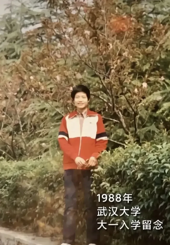 1987年高考，全国228万人报考，录取62万人.录取率为27.2%，别说本科