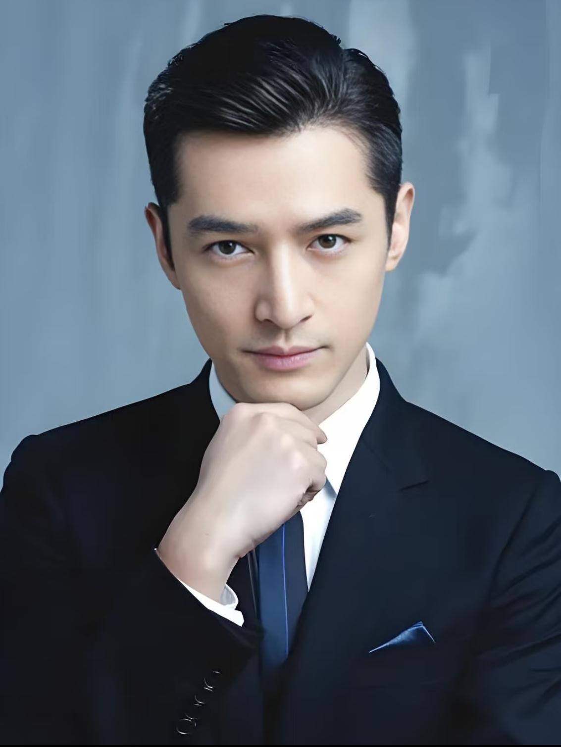 果然还是女人最懂女人。我问闺蜜，胡歌都结婚生娃了，那初恋女友为什么还要在这个