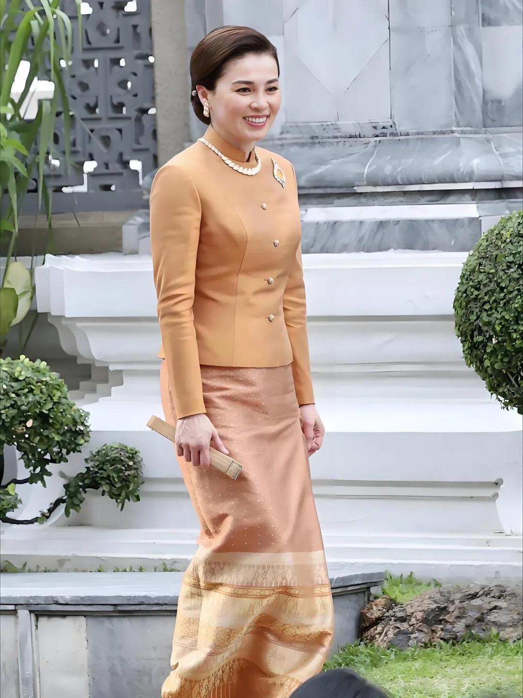 苏提达王后真的长在中国人的审美点上！标准的国泰民安脸，大气端庄，越看越顺眼～