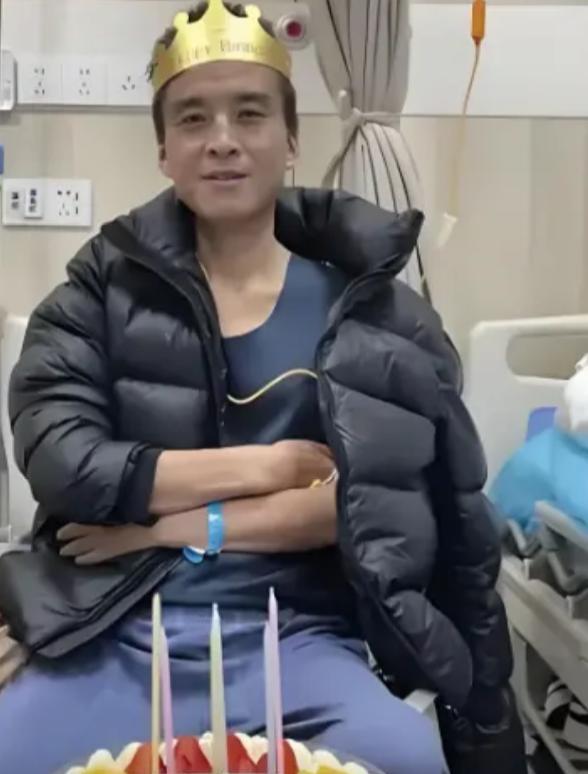 “看哭了！”陕西西安一47岁男子肝癌去世，生前家人一直隐瞒他的病情，就怕他难以接