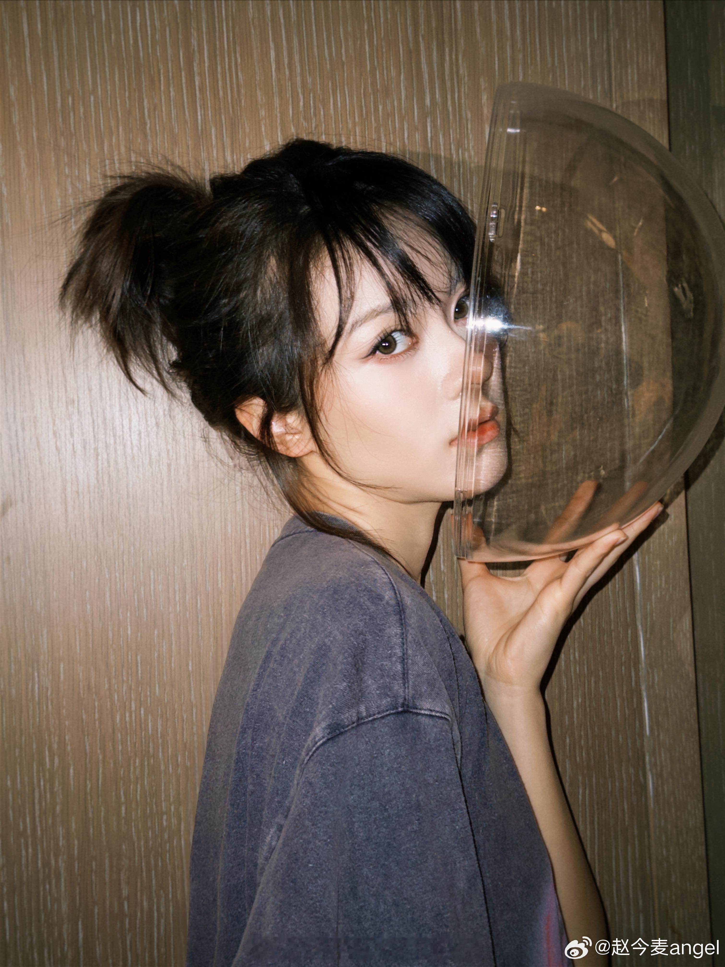 赵今麦毽子头营业照，元气鬼马少女，像古早台偶女主！！