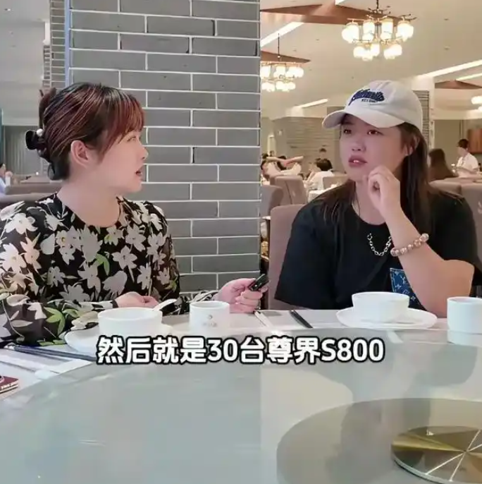 一口气买35台华为车，张姐把“缺货”两个字贴在了所有对手的脑门上。她挑了1台