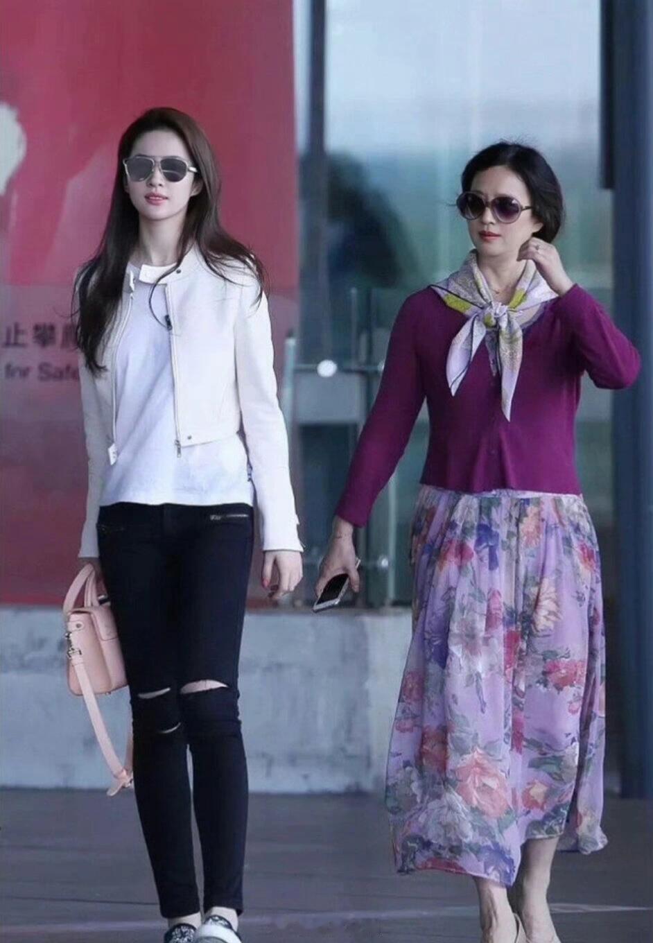 神仙姐姐的妈妈也是神仙啊～太美了真是漂亮基因的延续啊