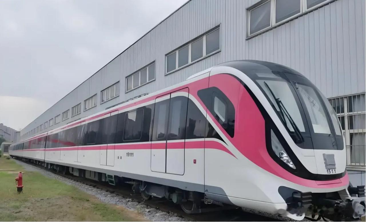 西安地铁15号线预计月底开通！樱花粉无人驾驶列车，预计30分钟横贯城南西安地