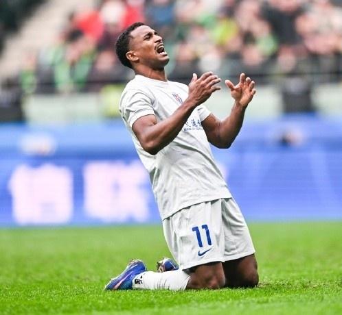 上海申花外援米内罗刚复出又拉伤，球迷吐槽充电两小时，待机五分钟！中超第三轮京沪