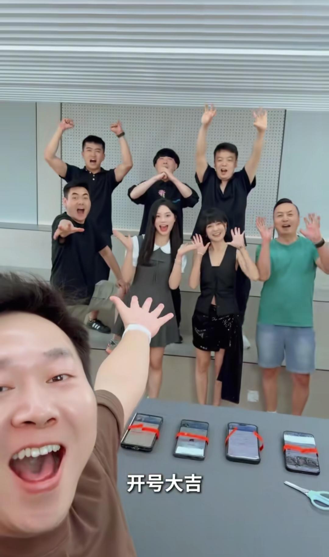 球球的离开，让陈翔终于开窍了，最近陈翔六点半的元老们，集体开了个人账号。