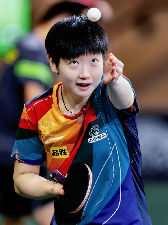 孙颖莎这人：我琢磨出3大反差！别看她看起来乖乖的，其实她很有领导“欲望”，她