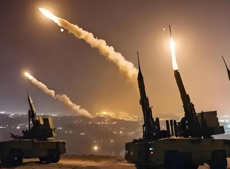 刀都架在脖子上了，伊朗总统突然站出来，对着全世界喊了两句话。第一，核武器，我们不