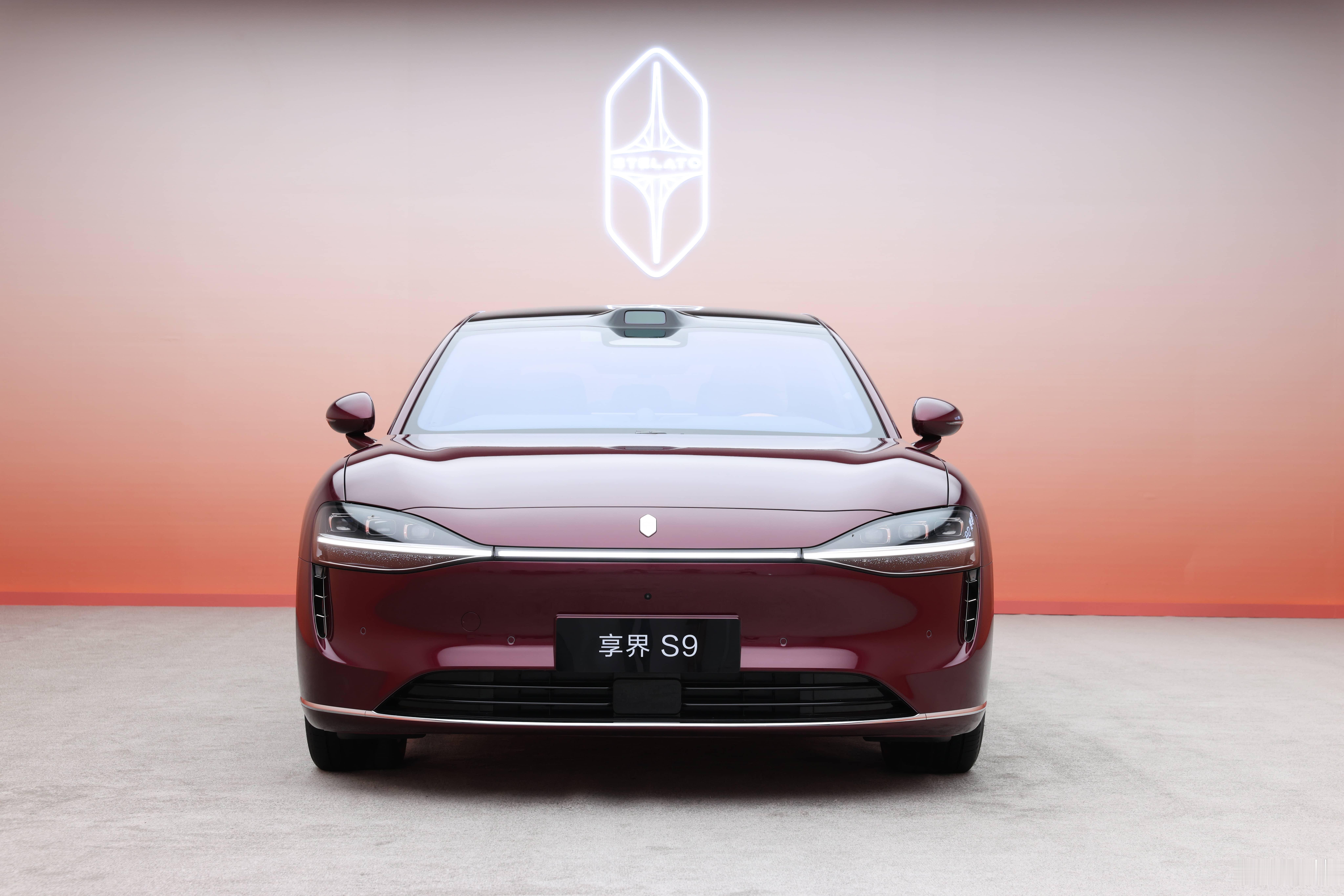 新款享界S9表现真的不错，预售价31.8万起，开订72小时就突破8