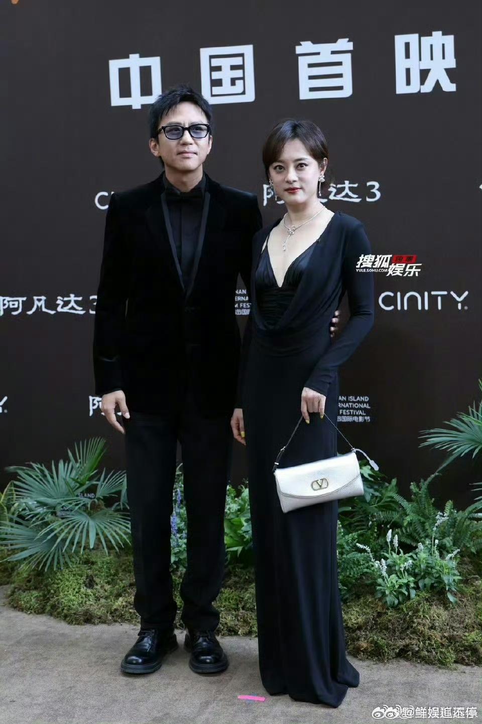 救命！邓超红毯偷亲孙俪也太敢了，这波撒糖根本藏不住阿凡达3首映礼红毯甜度超