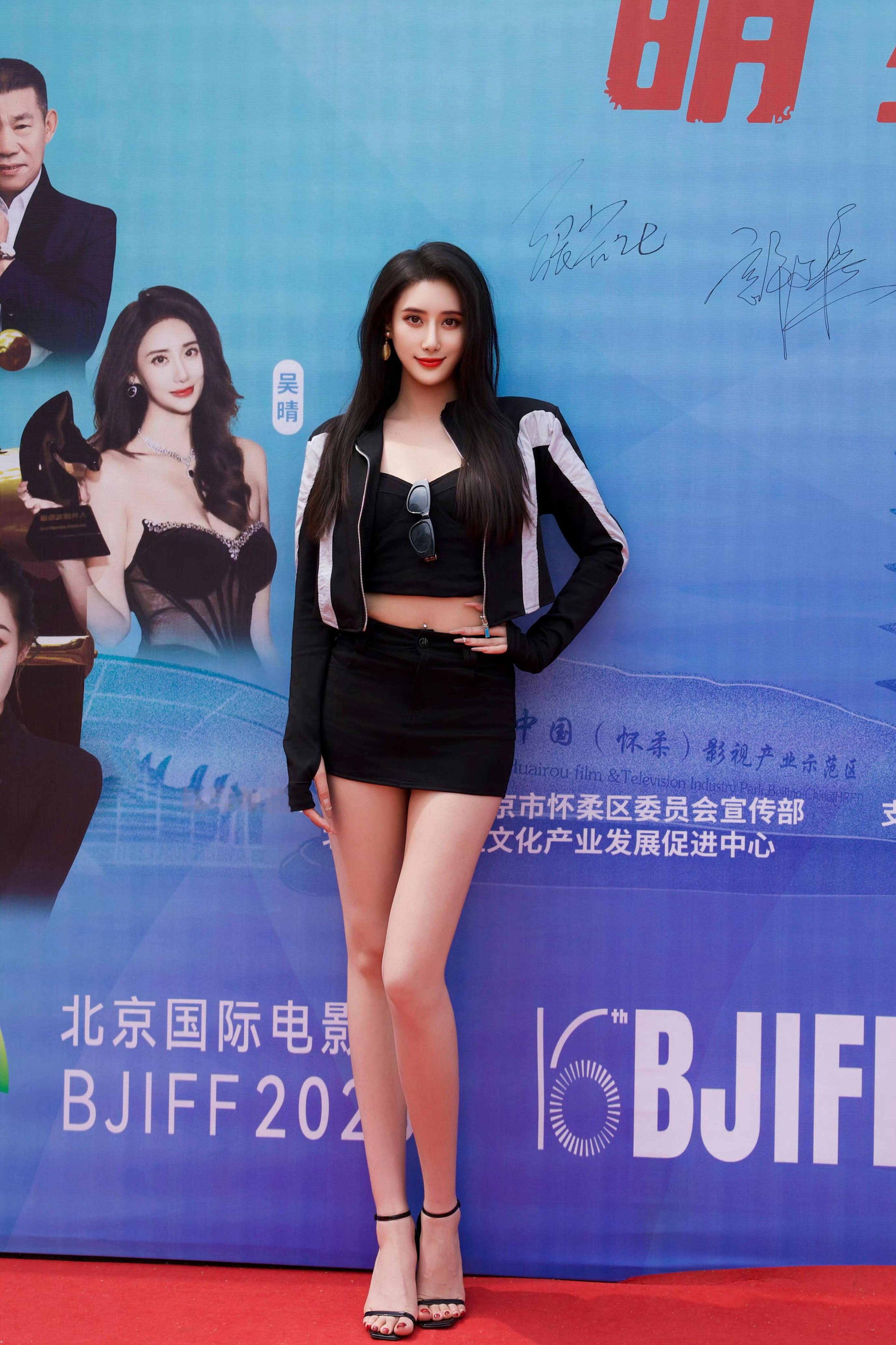吴晴🖤北京国际电影节明星挑战老爷车