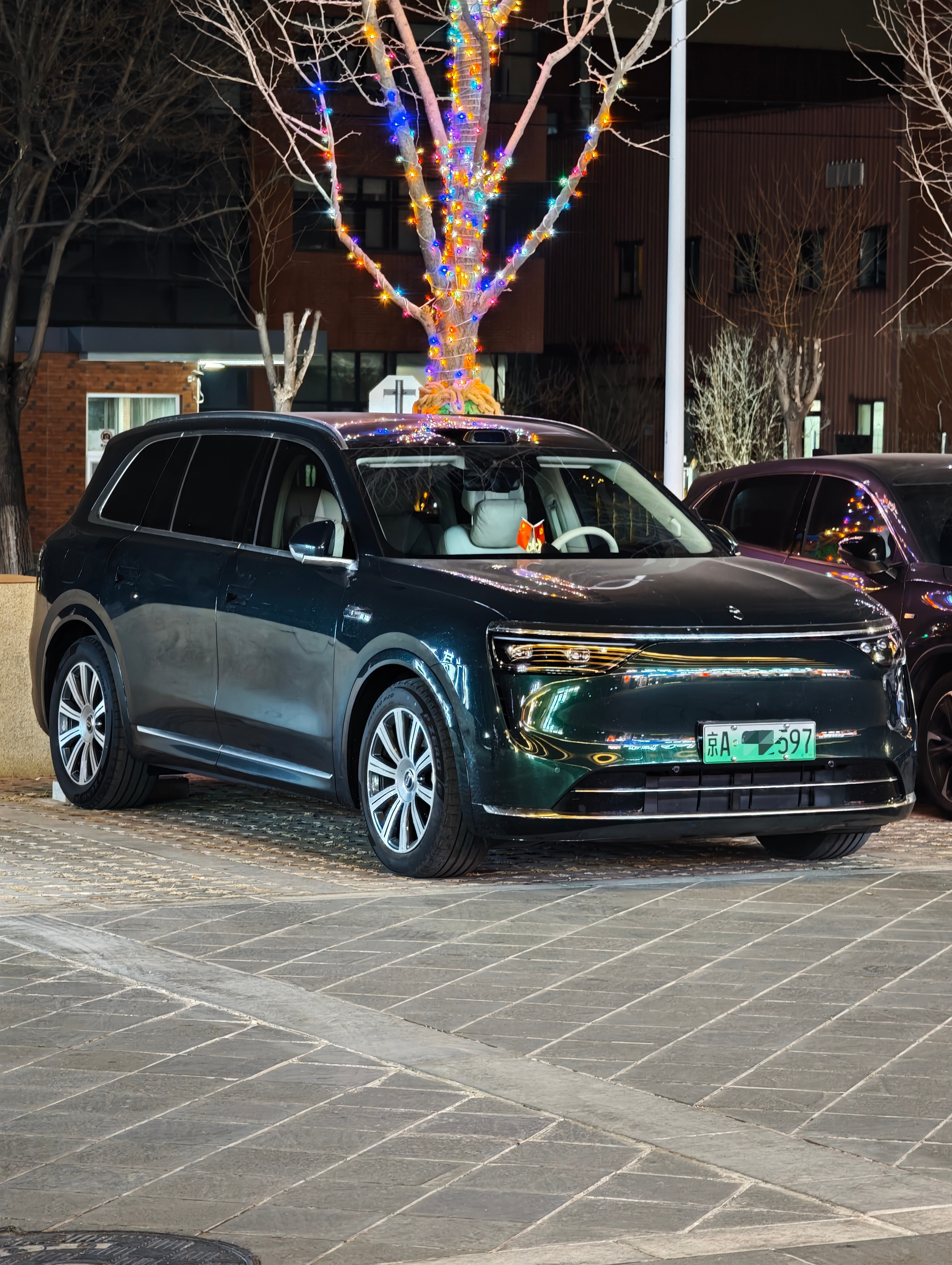 M789三台车里，问界M8是看着最和谐、相对最好看的主要是这个灯组比7和9顺眼很