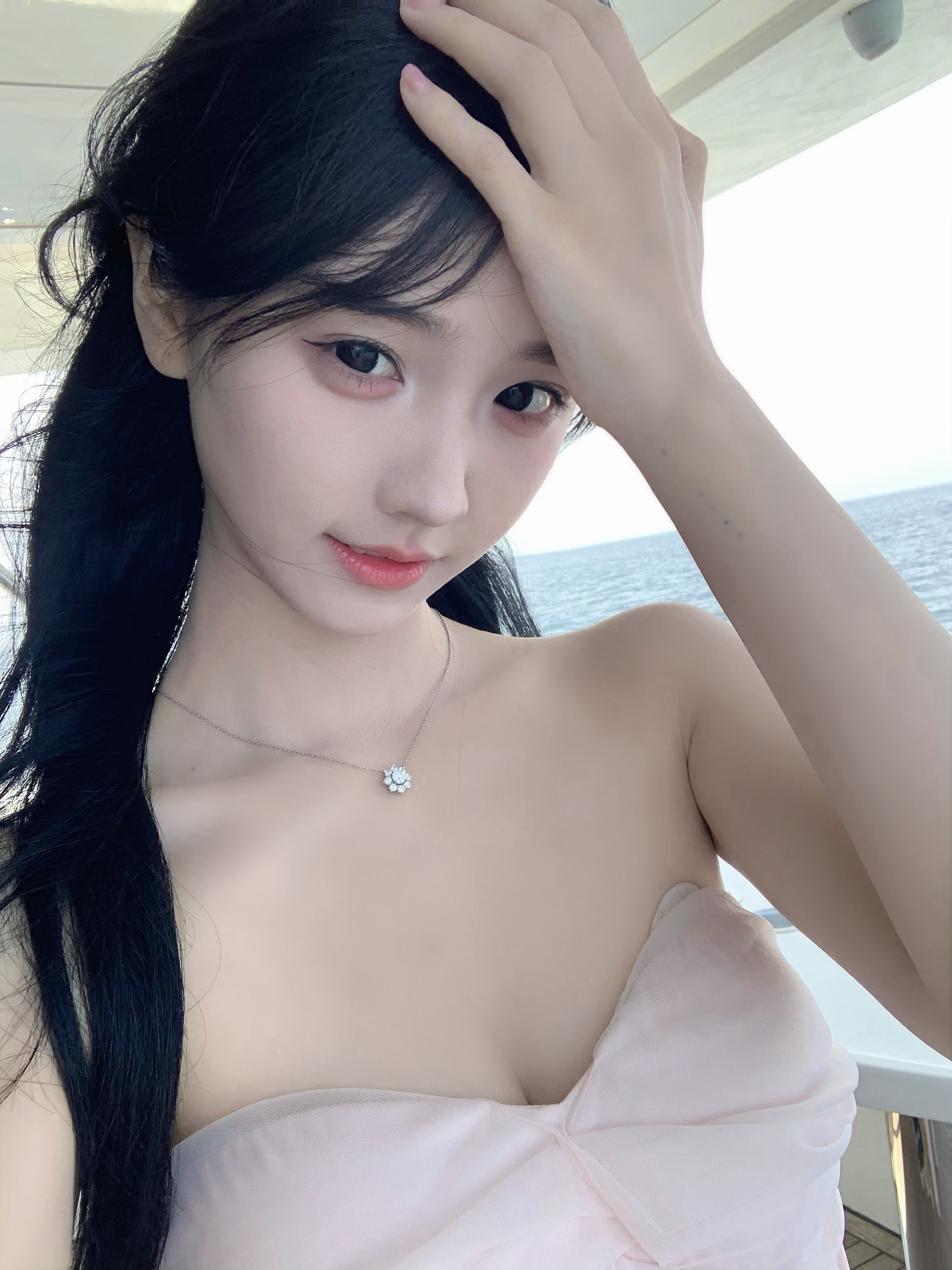 从相册翻出了好像是这组最后几张自拍