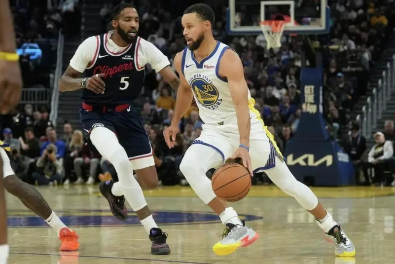 有没有发现勇士第三节强的可怕：赢快船19分，第三节32-14赢18分赢灰熊1