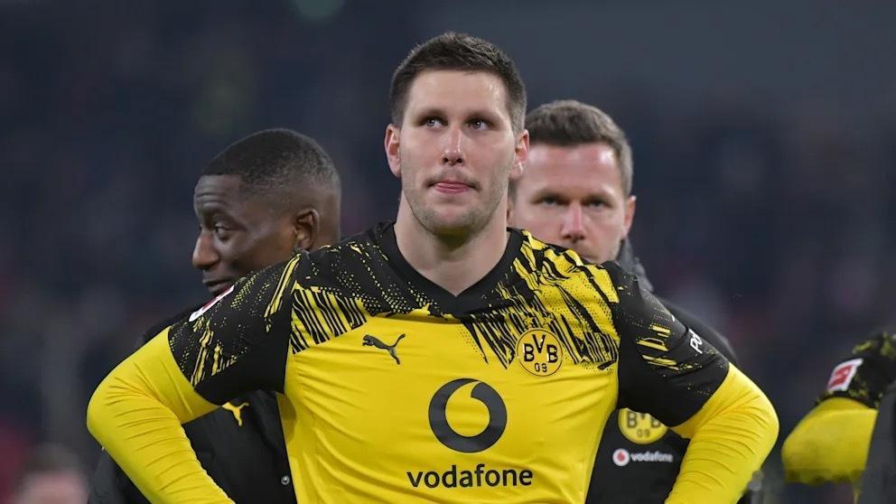 多特蒙德决定不会和合同即将到期的聚勒续约，这意味着这位30岁的中卫将会在明年夏天