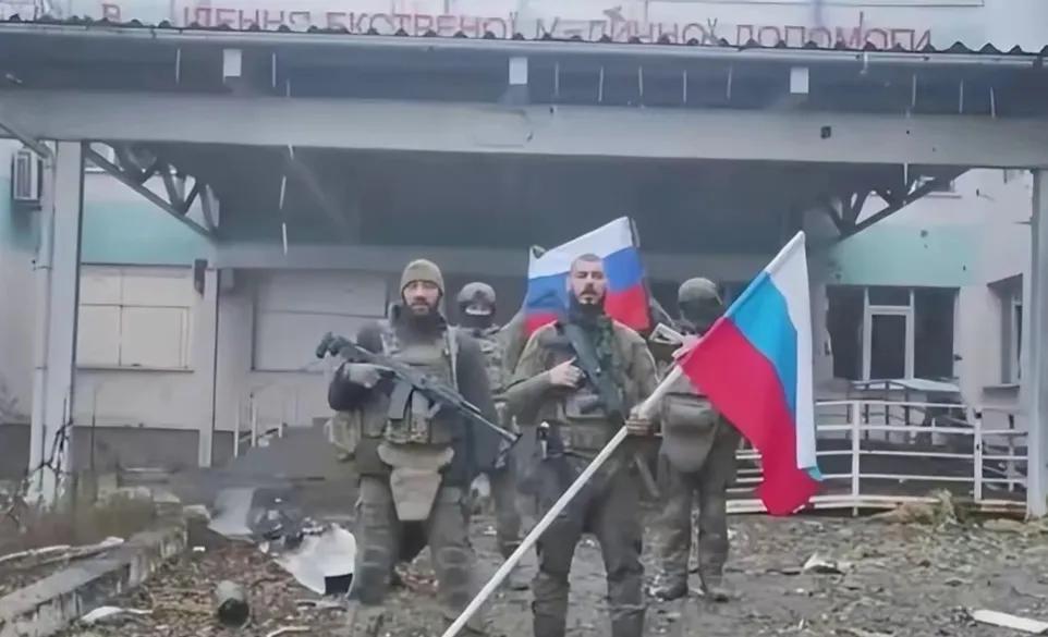 一周连克七地！俄军多线推进改变顿巴斯战场格局。俄新通报显示，俄军在过去一周内已