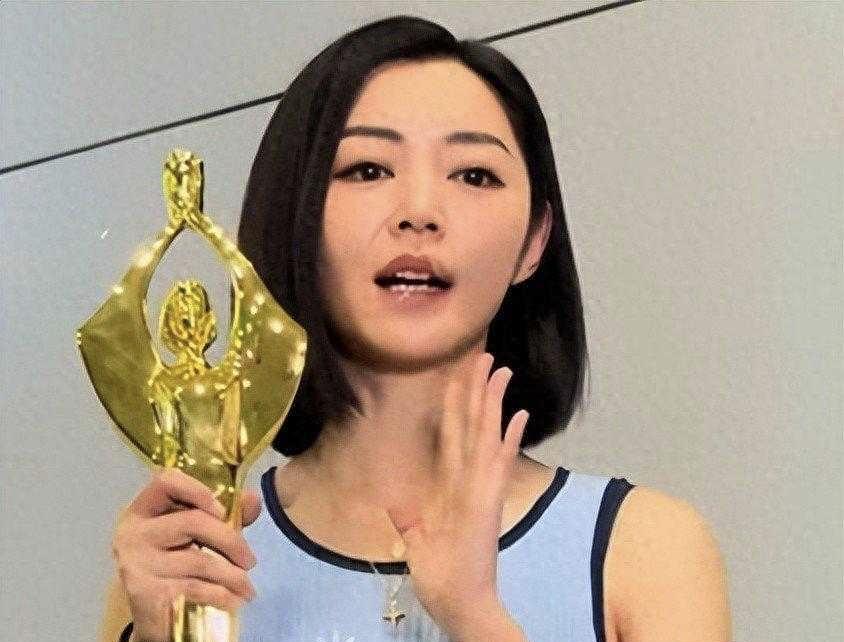  婚后不被催生束缚，卫诗雅被丈夫温柔包容41岁卫诗雅暂无生子打算，毫无生育压力