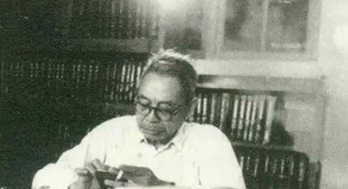 1980年，中国第一次试射洲际导弹，科学家们却卡在了弹头落点的计算上。这时，一个
