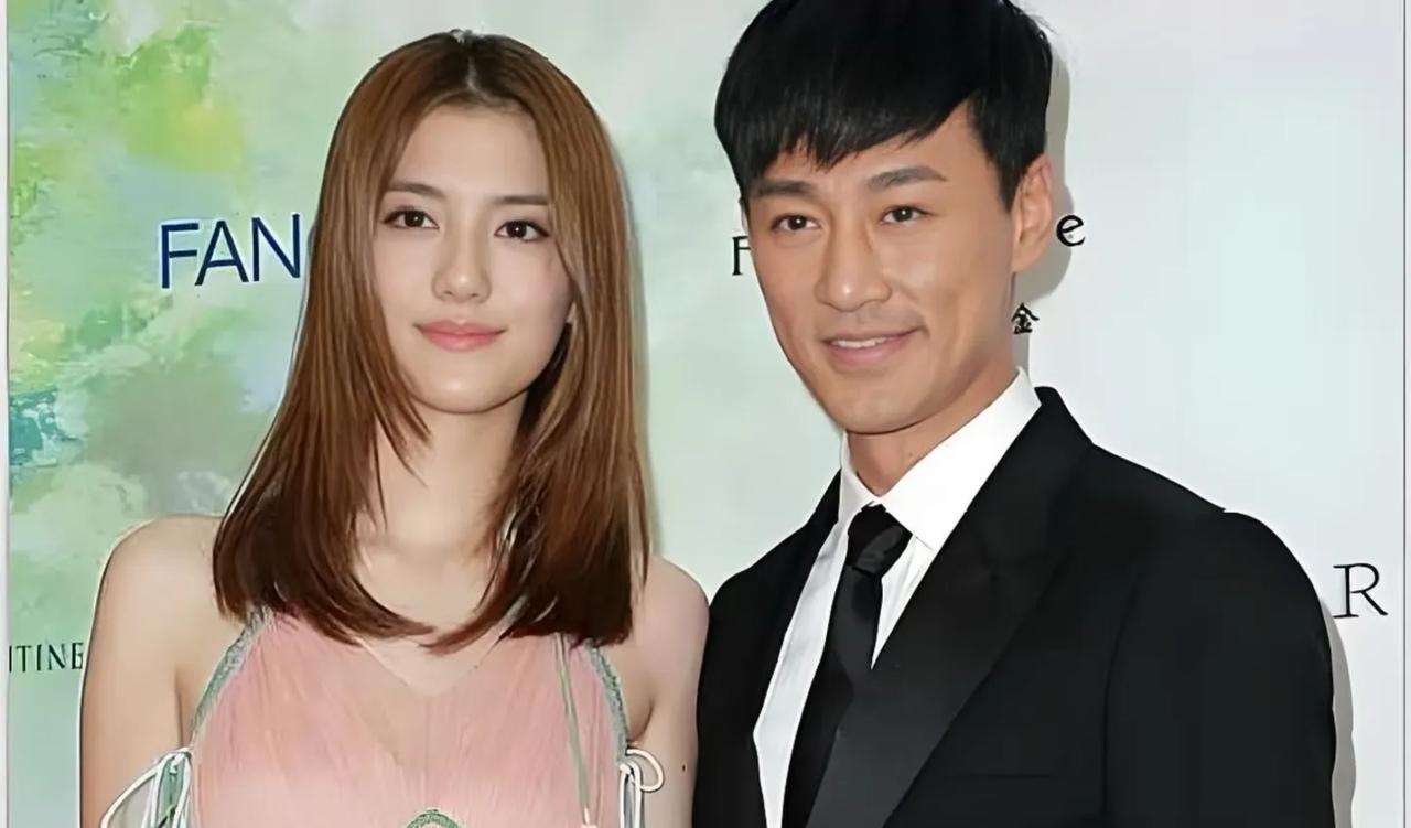 好奇林峯当年是因什么与吴千语分手的呢？2013年，18岁的吴千语与33岁的林峯