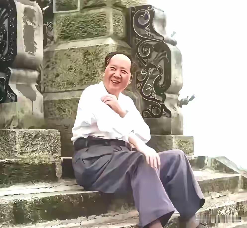 未出茅庐，已知天下七分，洞察秋毫。高瞻远瞩，决胜于千万里之外。​他老人家生于忧