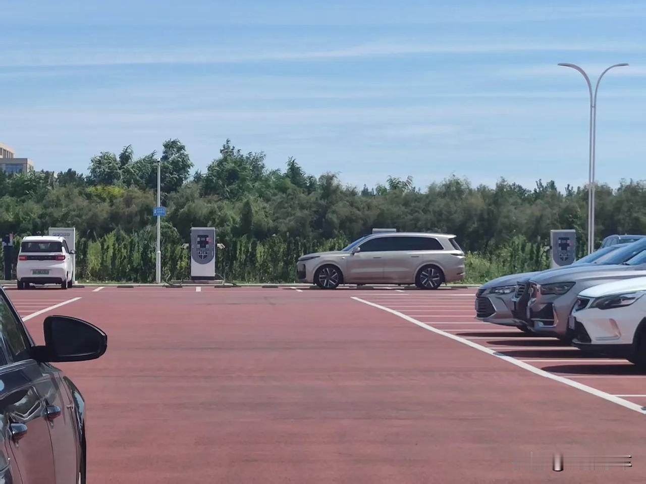 咱也不敢说！你们猜猜什么车？
