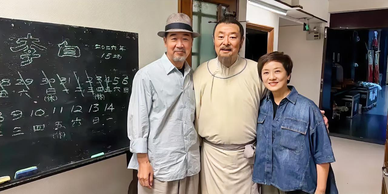 张国立，激动发文！​9月6日，71岁的演员张国立，罕见激动发文，并晒出了几张合