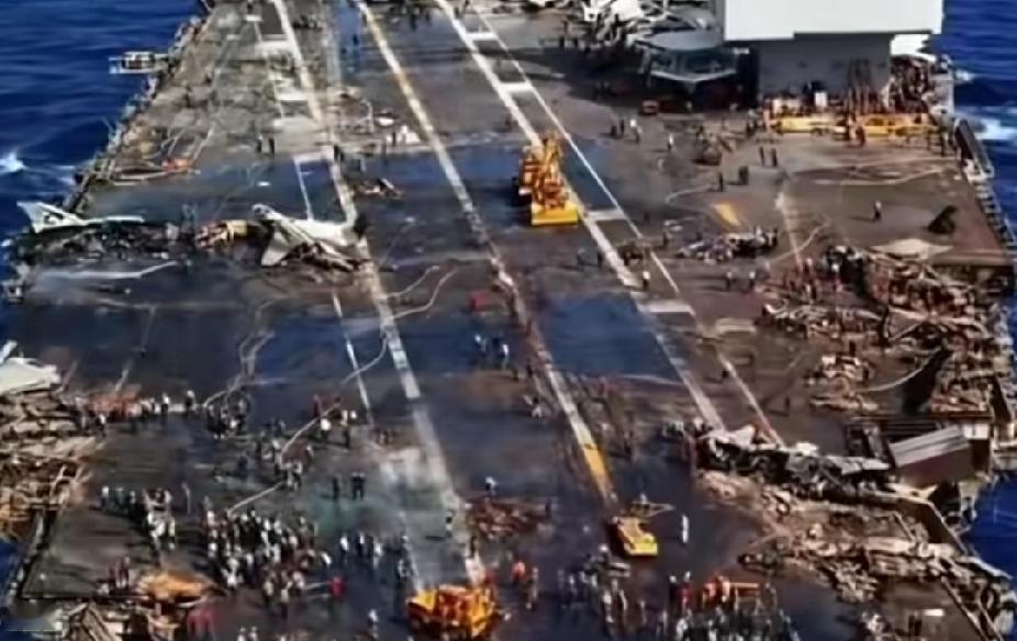 美国福特号航母被烧了，不管原因是什么，美国都损失惨重，毕竟是在中东这块烧的啊，先