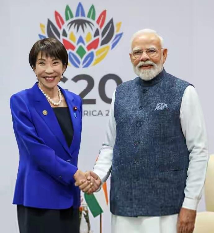 刚和莫迪握完手，高市早苗转头就对中国“放狠话”！这波操作看得人直皱眉——合着印度