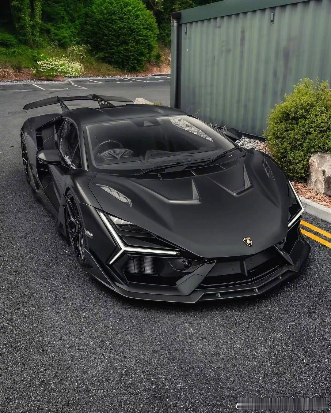 来自兰博基尼黑武士的压迫感，你感受到了吗？