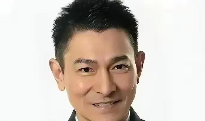 1995年刘德华欠下4000万，找遍朋友没人借，只有一个人甩给他一张支票，让他记