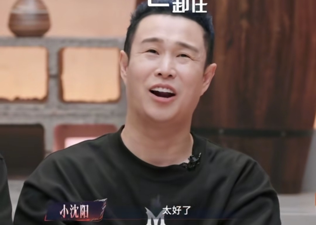 小沈阳上一秒刚卸任队长笑嘻嘻，下一秒主持人一句话让他满脸痛苦，小沈阳：“太好了。”李光洁：“可不想当