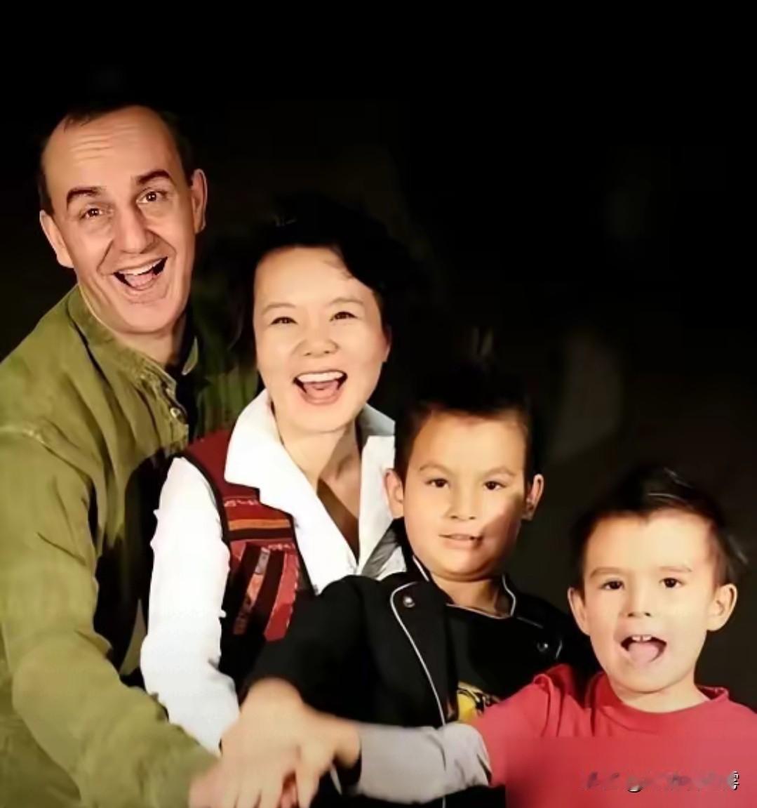 龚琳娜大曝光：离婚内幕全在这了！龚丽娜在节目中谈离婚后的感悟时表示：我对前夫