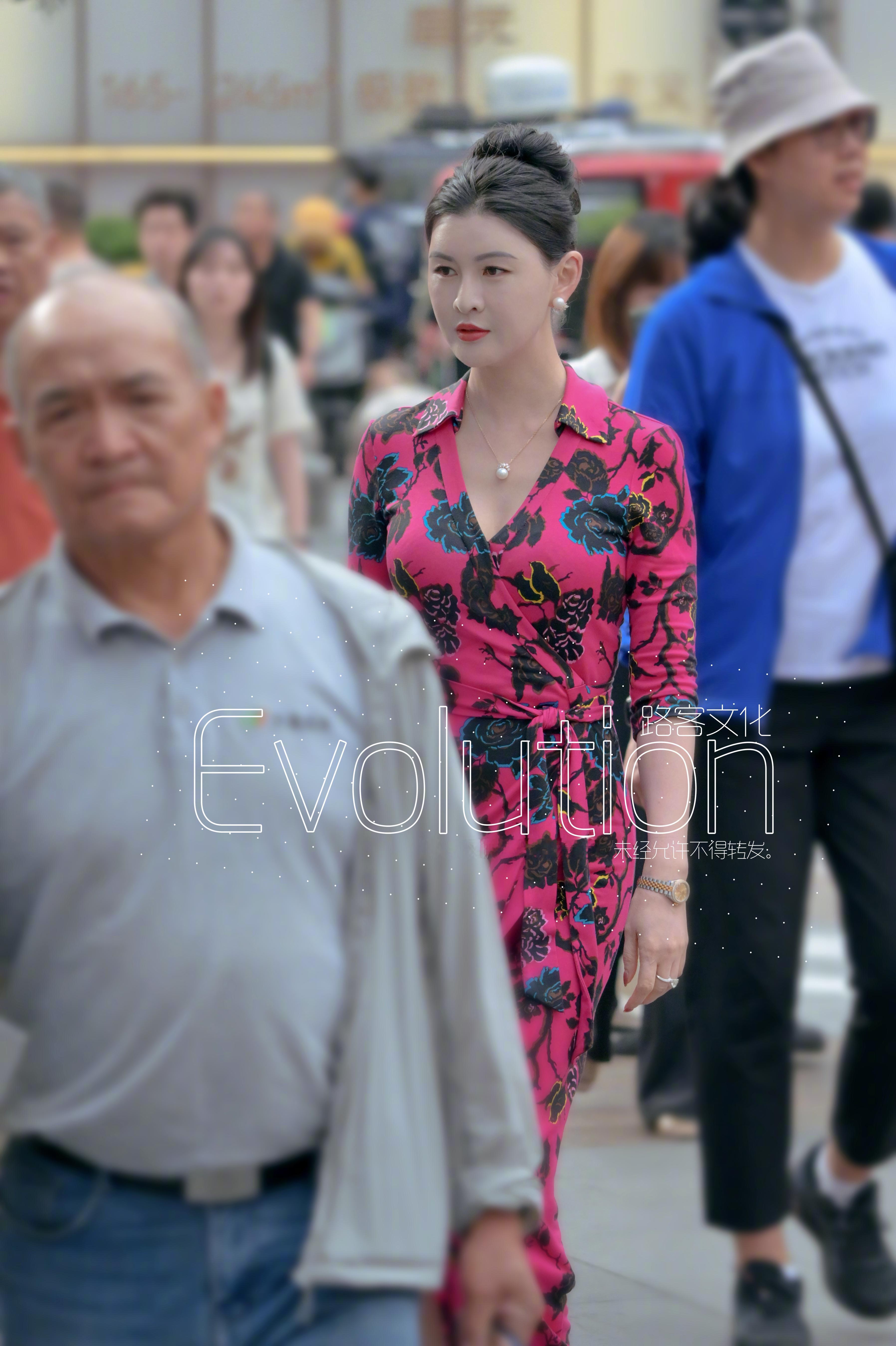 这个小姐姐的气场气质都很OK哈​​​
