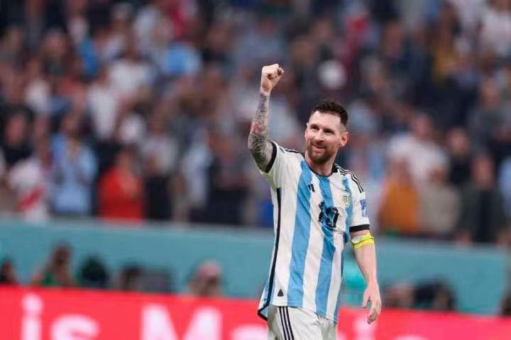 为啥90后都喜欢梅西，但是70、80球迷更喜欢大罗？主要还是大罗的先入为主，已