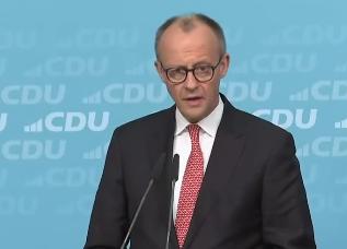 克里姆林宫对特朗普重提吞并格陵兰岛一事作出回应：“他必将载入史册。”德米特里