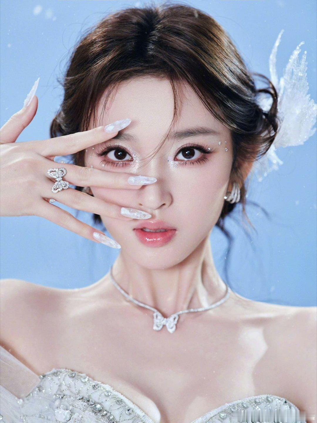 公主，我愿意做你的雪人⛄️唐艺昕复刻艾莎名场面唐艺昕真的cos了艾莎