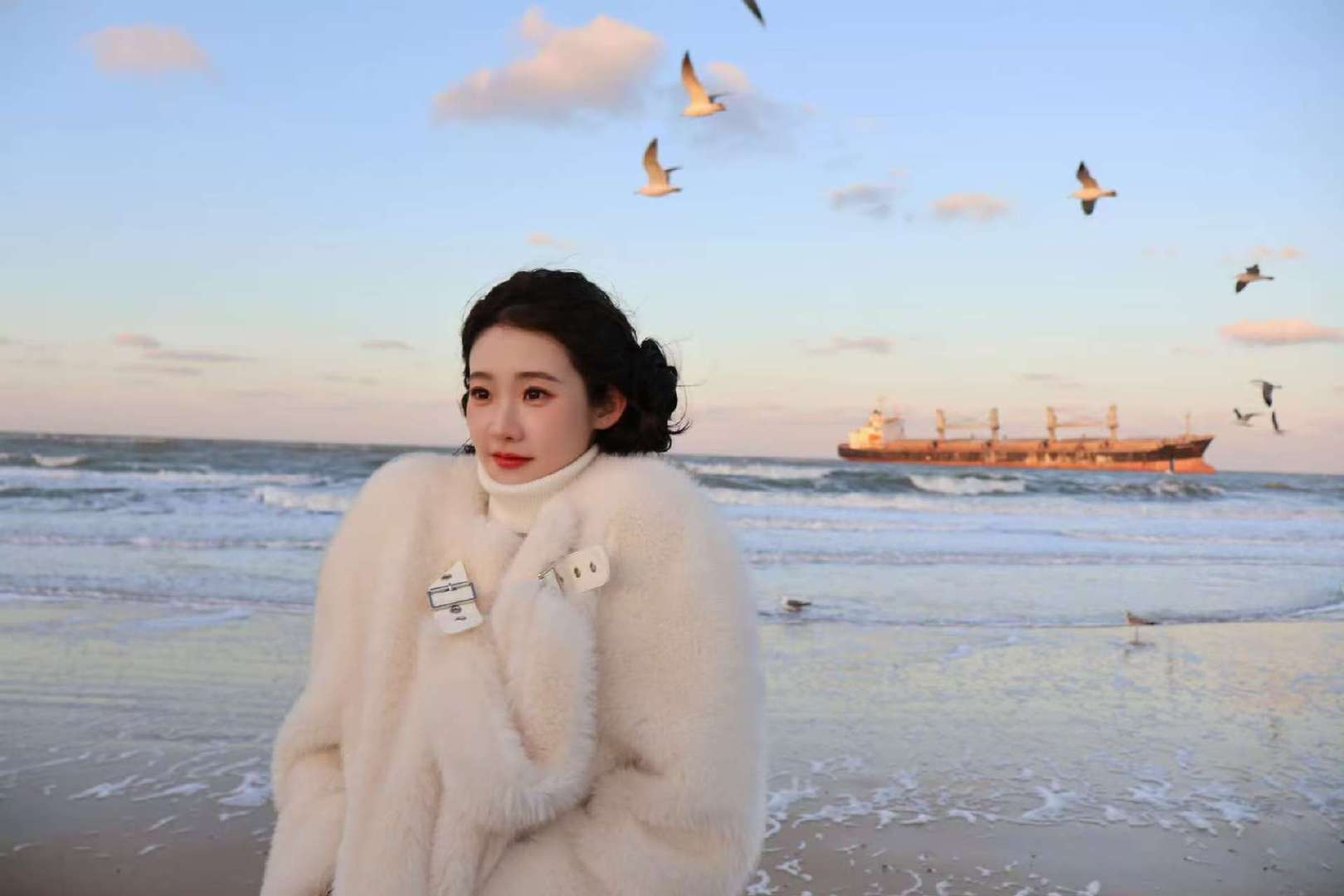 张艺凡海边丸子头张艺凡海边自拍张艺凡海边自拍