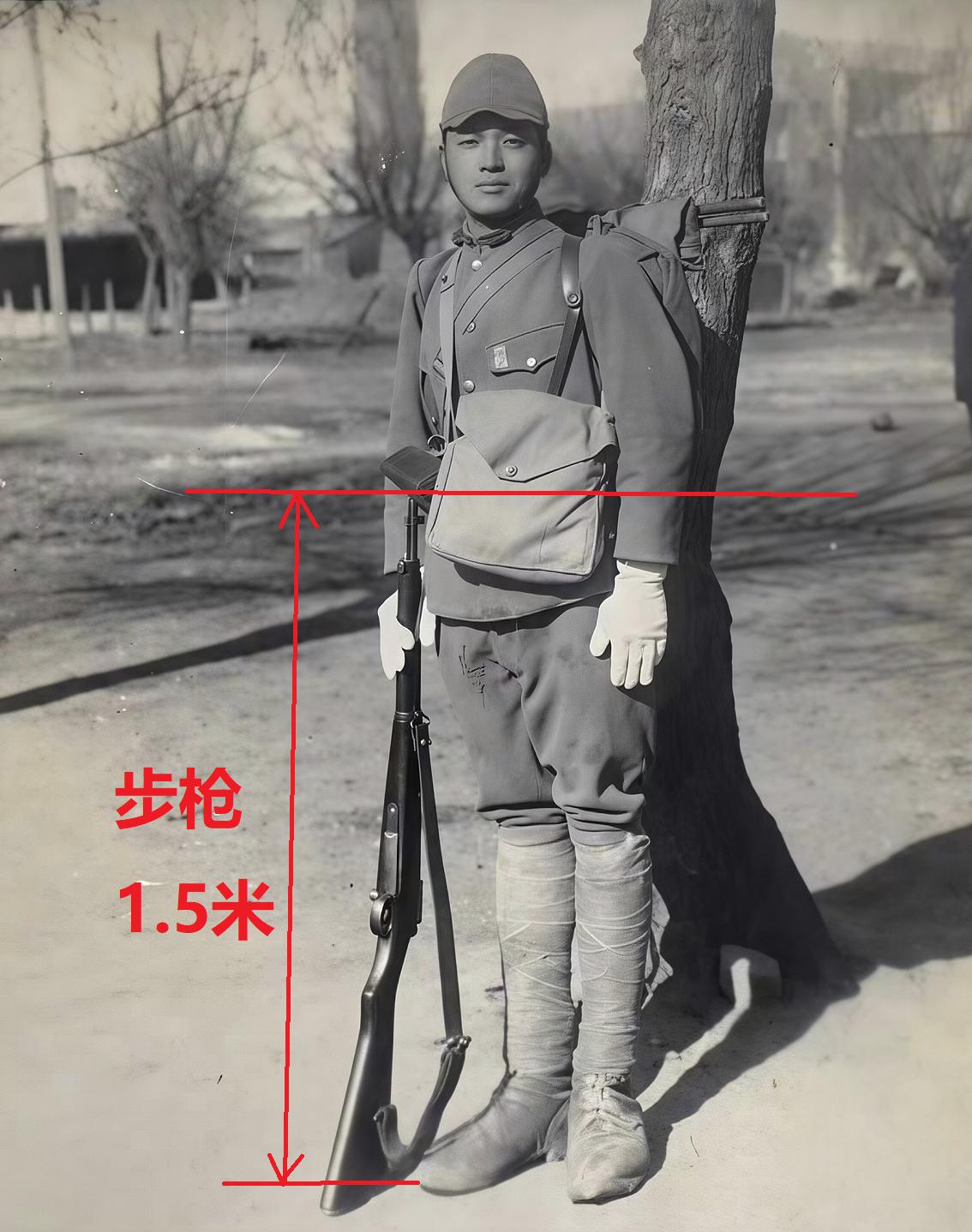 难得一见的一名高个子日军士兵。笔者也是第一次见到如此高大身材的日军士兵，为什么说
