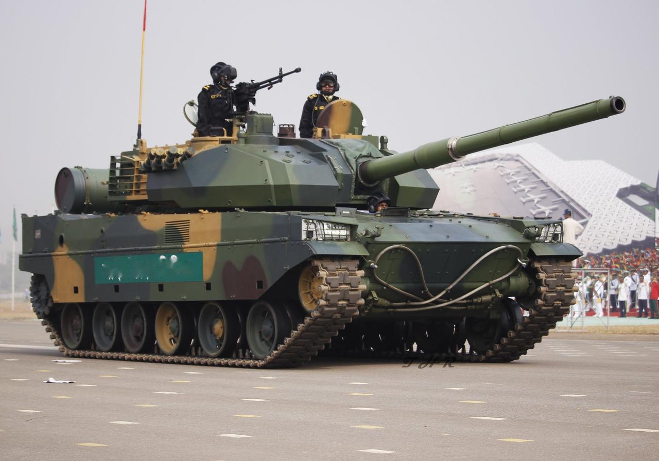 孟加拉国陆军又从中国接收了一批北方工业公司（NORINCO）VT-5轻型坦克。