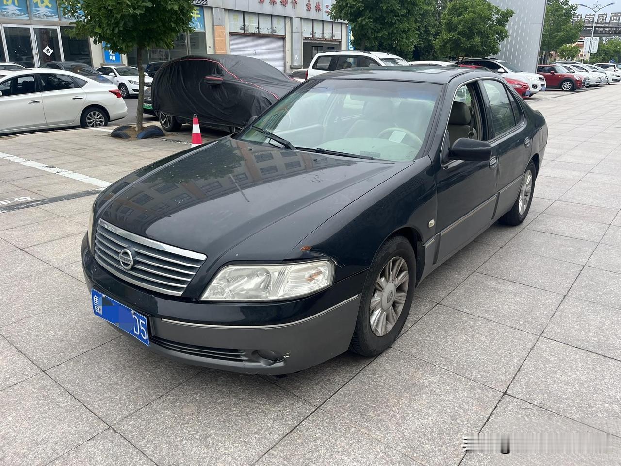 你发现了吗？只有日系车才有可能开20年以上……这辆车就是2005年上牌的日产蓝