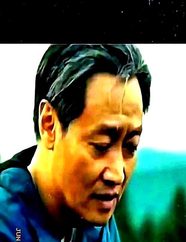 五月底的娱乐圈传来一声惊雷——实力派演员辛柏青突然消失在公众视野，知情人曝出他痛
