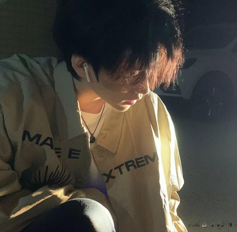 也不知是这男人太贱，还是这女人另有隐情。厂里有个销售员叫李磊，因业务需求常在外