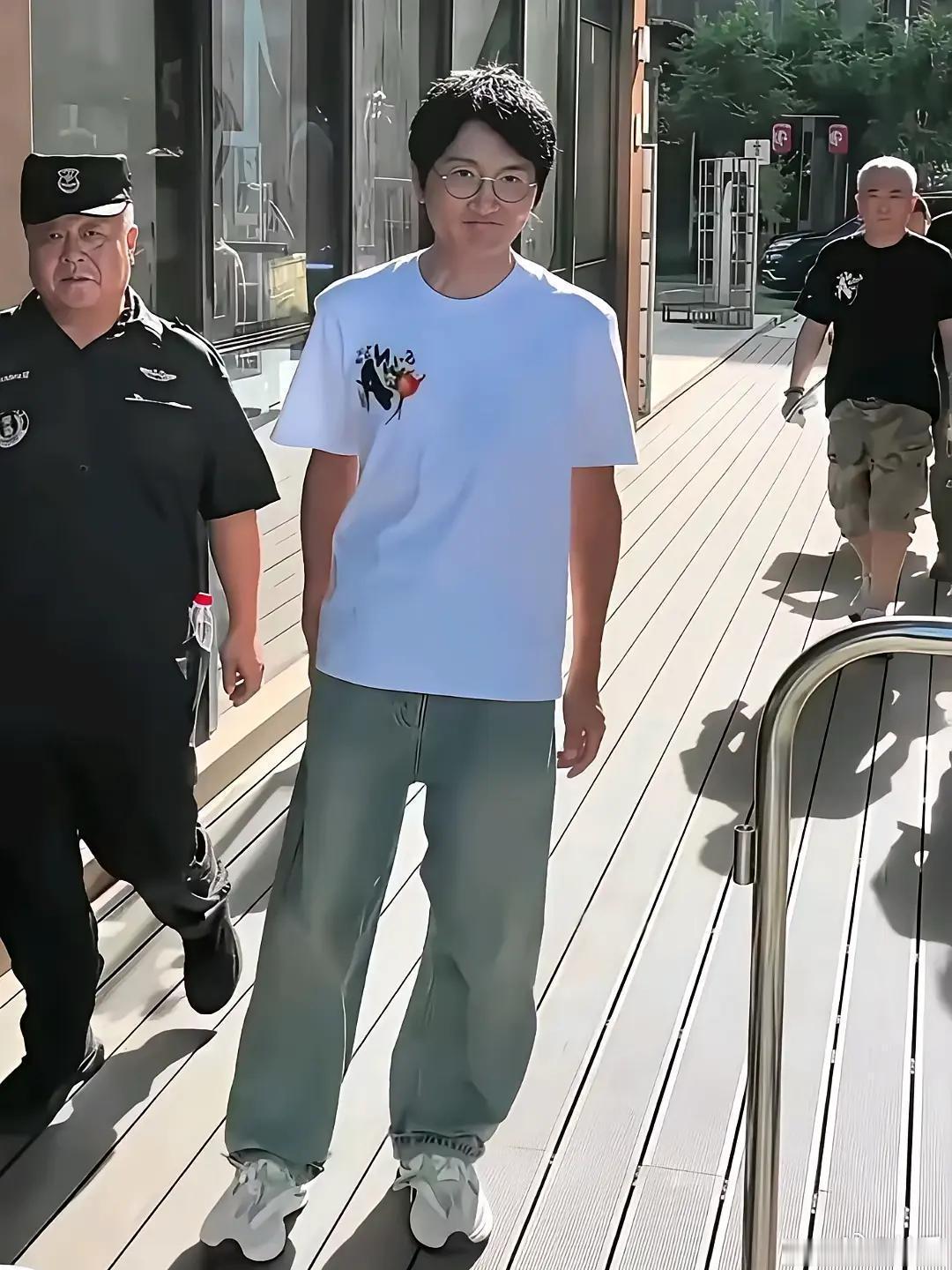 事实证明，孙楠现在瘦了这么多戴眼镜都不勒了？能不能出个教程？