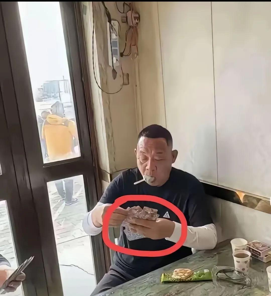 不查不知道，一查我直接给跪了！于东来的嘴是真严啊，居然闷声干了这么大的事！居