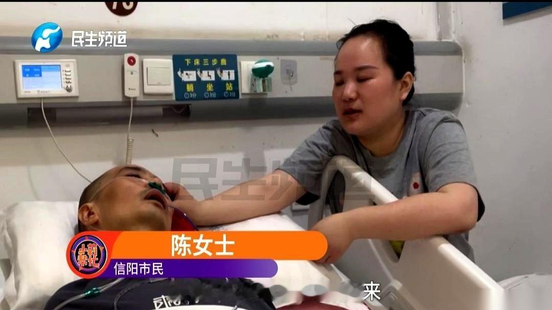 卖了宝马，掏空50多万家底，在老公病床边睡了十个月折叠床。这个女人，在出事前的